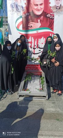 غبار روبی قبور شهدای شهرستان شهرضا به مناسبت یکمین سالگرد شهادت سردار سلیمانی