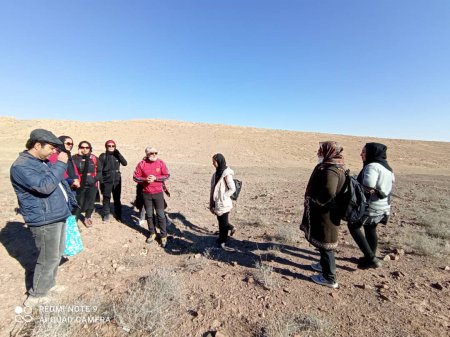 برگزاری مراسم پیاده‌روی و کاشت بادام کوهی در شهرستان کاشان