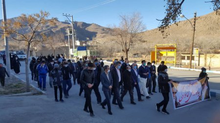 همایش پیاده‌روی خانوادگی به مناسبت دهه‌ی مبارک فجر در شهرستان دهاقان
