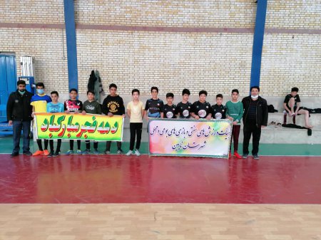 برگزاری مسابقات بومی محلی به مناسبت دهه‌ی مبارک فجر در شهرستان نایین