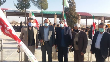 مراسم غبار روبی گلزار شهدای روستای پیکان در شهرستان اصفهان برگزار شد
