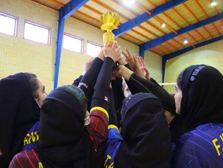 مسابقات چهار جانبه دوستانه والیبال بانوان در شهرستان لنجان برگزار شد
