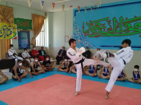 پایان دوره آموزش سبک کیک‌بوکسینگ در خانه ورزش روستای فارفان شهرستان اصفهان