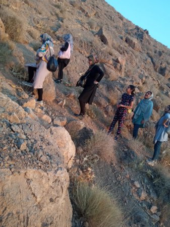 برنامه یک روزه کوه‌گشت در منطقه اردسته شهرستان دهاقان برگزار شد