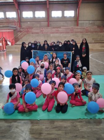 برگزاری مسابقات بومی محلی ویژه دختران ژیمناست و مادران در شهرستان خمینی‌شهر