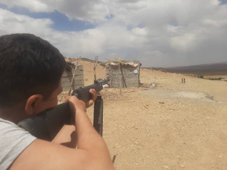 برگزاری مسابقه تیراندازی با تفنگ بادی در محل واکسیناسیون عشایر شهرستان شهرضا