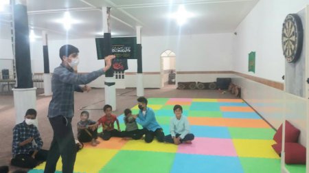 برگزاری مسابقه دارت به مناسبت هفته دفاع مقدس در خانه ورزش روستای فخره بخش کویرات شهرستان آران و بیدگل