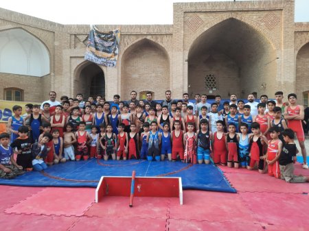 جشنواره استعدادیابی بازی های محلی در رشته های کشتی سنتی، چوب کشی و الختر در رده سنی پایه در شهرستان شهرضا