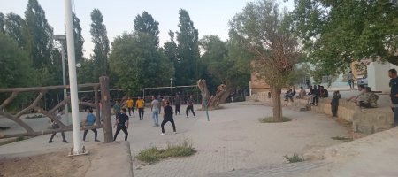 بازی دوستانه والیبال در روستای دزج شهرستان دهاقان
