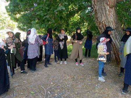 همایش پیاده روی و طبیعت گردی بانوان روستای قه شهرستان آران وبیدگل