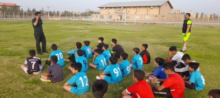 آموزش فوتبال ویژه نوجوانان روستای هماباد علیا شهرستان نائین