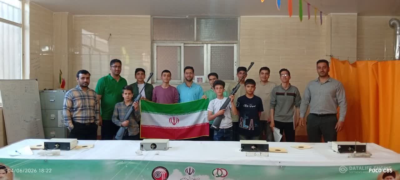 برگزاری همایش پیاده روی خانوادگی،به مناسبت دهه ی امامت و ولایت و عید سعید غدیر خم،شهرستان چادگان