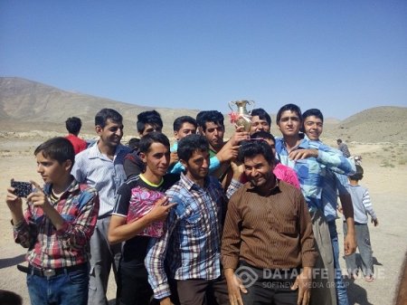 مسابقات فوتبال جام رمضان در روستای گلدره نجف آباد