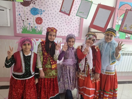 مسابقات بومی محلی درمدرسه شهید شریفی روستای جندان شهرستان ورزنه برگزار شد