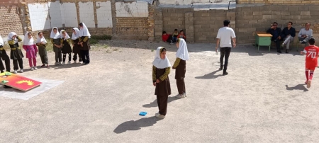 آموزش و برگزاری مسابقات کورن هول در روستای رهیز پادنا  برگزار شد