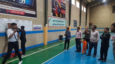 بمناسبت هفته معلم درشهرستان بویین میاندشت برگزار شد