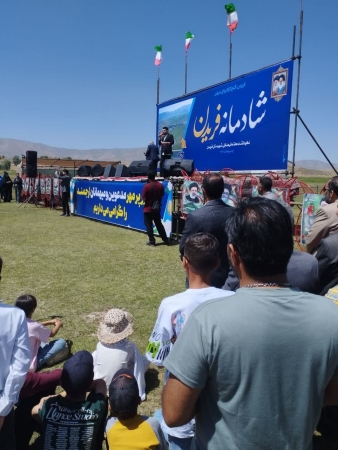 برگزاری مسابقه کورن‌هول در حاشیه جشن شادمانه فریدن با حضور مسئول هیئت روستایی و بازی‌های بومی‌محلی