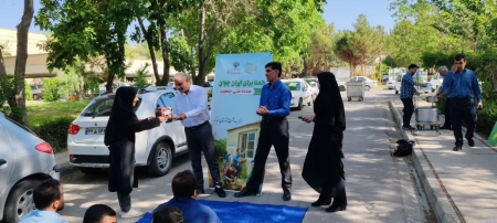 رقابت پرسنل شبکه بهداشت مبارکه در مسابقات دارت و کورن‌هول به مناسبت هفته ملی جمعیت